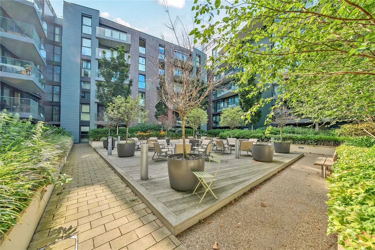 Hawthorne Crescent, SE10, photo 14