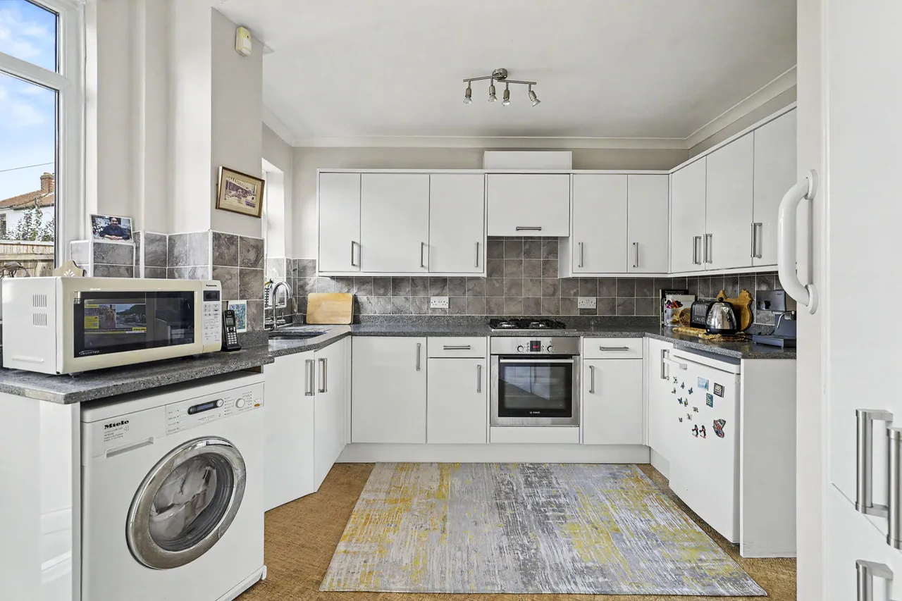 Eastbury Avenue, Enfield, EN1, photo 2