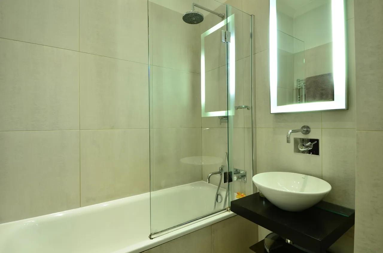 5a Queens Court, 25-27 Earls Court Square, London, photo 10