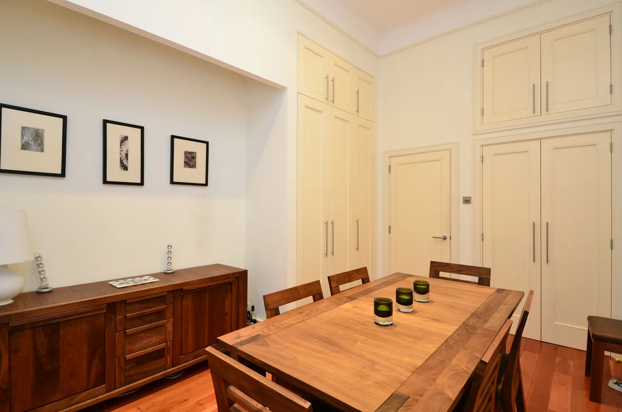 5a Queens Court, 25-27 Earls Court Square, London, photo 7