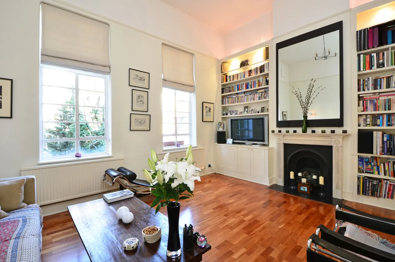 5a Queens Court, 25-27 Earls Court Square, London, photo 5