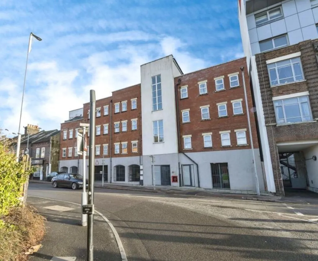 2 bed flat for sale, Old Bedford Road, Luton, LU2