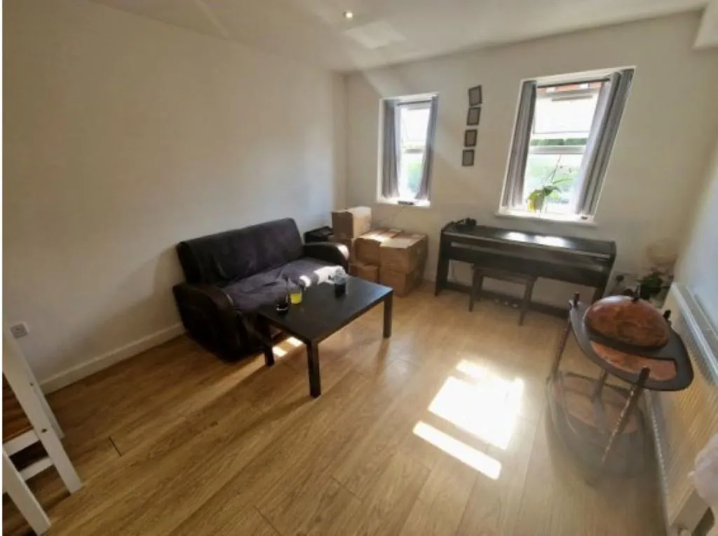 Old Bedford Road, Luton, LU2, photo 4