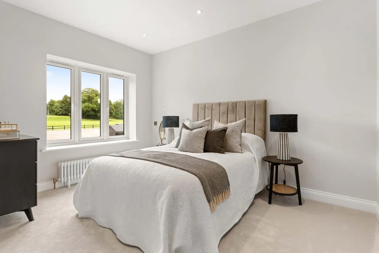 The Oaklands Aston Lane, Bragbury End, SG2, photo 23