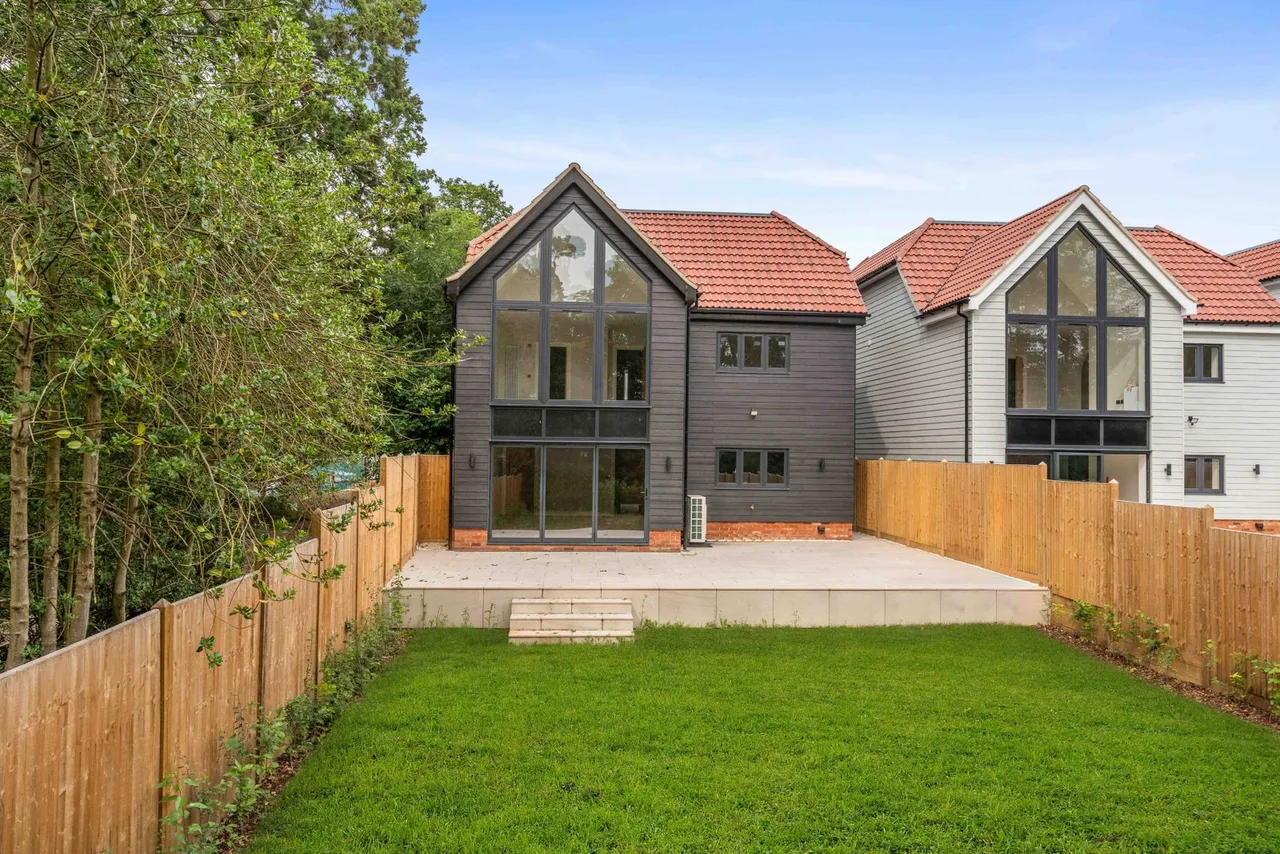 The Oaklands Aston Lane, Bragbury End, SG2, photo 2