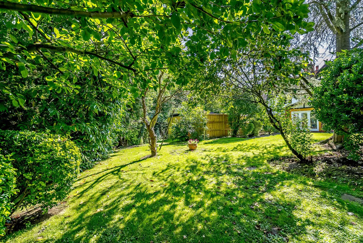 Debden Lane, Loughton, IG10, photo 14