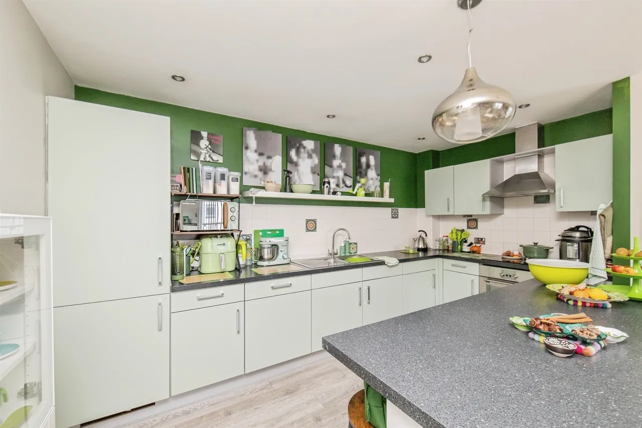Bakers Court, Great Cornard, CO10, photo 9