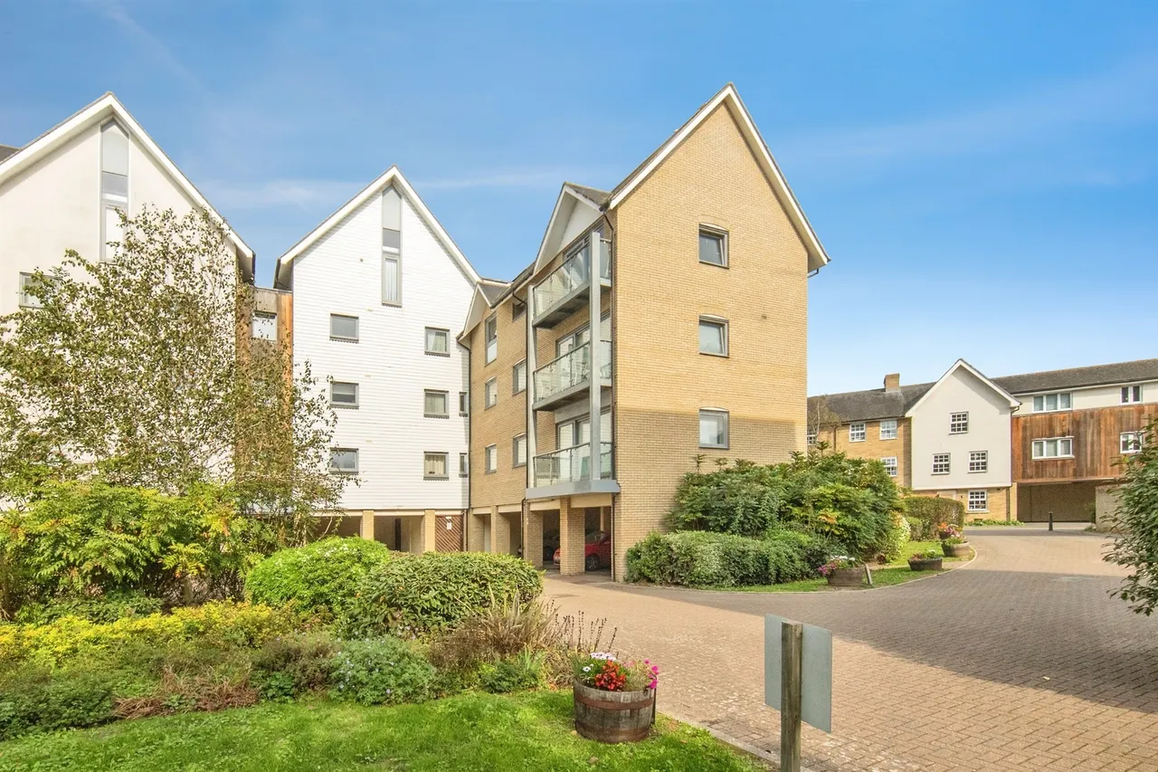 2 bed flat for sale, Bakers Court, Great Cornard, CO10