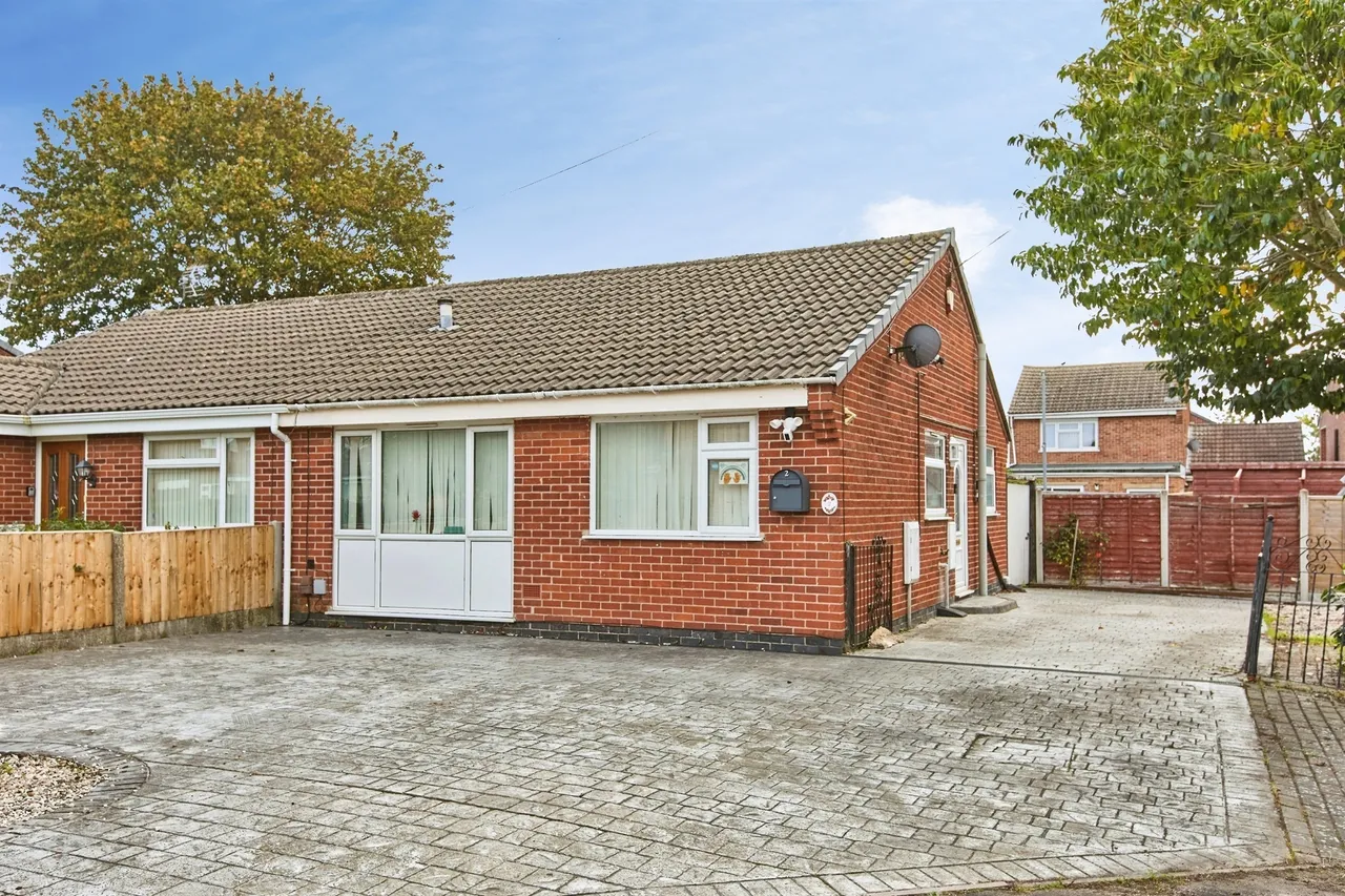 2 bed house for sale, Holderness Close, Stenson Fields, DE24
