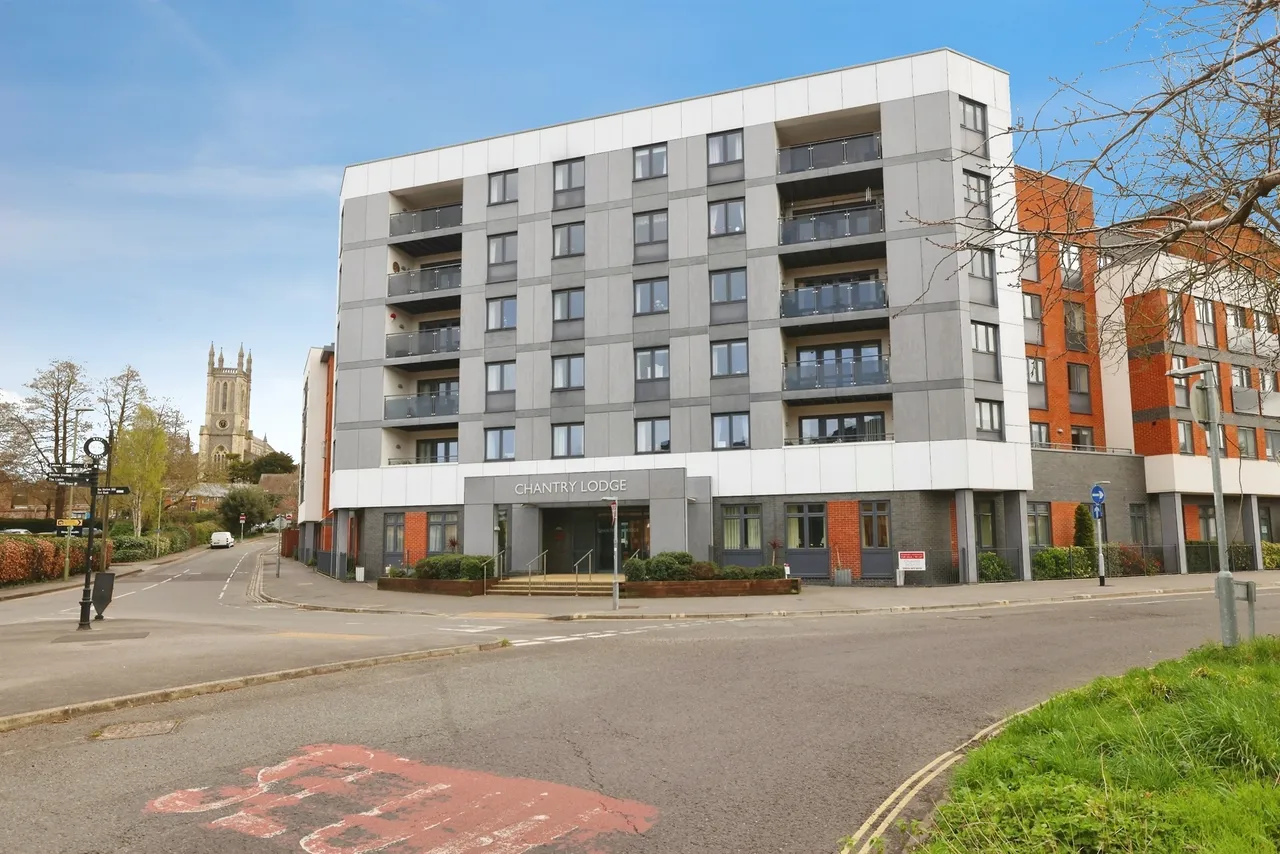 2 bed flat for sale — Chantry Street, Andover