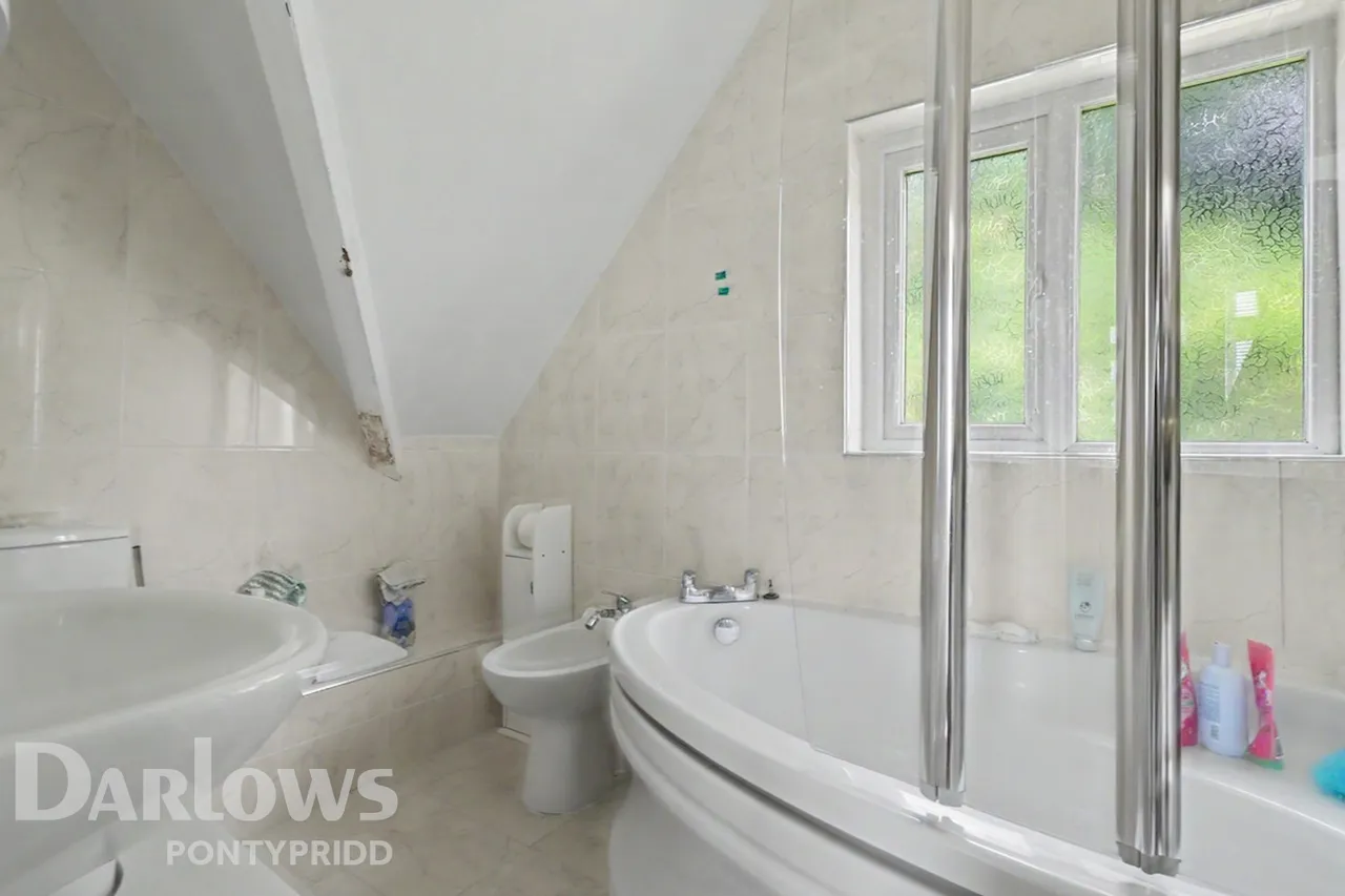 Llantrisant, Pontyclun, photo 25