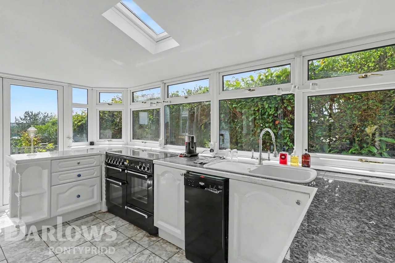 Llantrisant, Pontyclun, photo 16