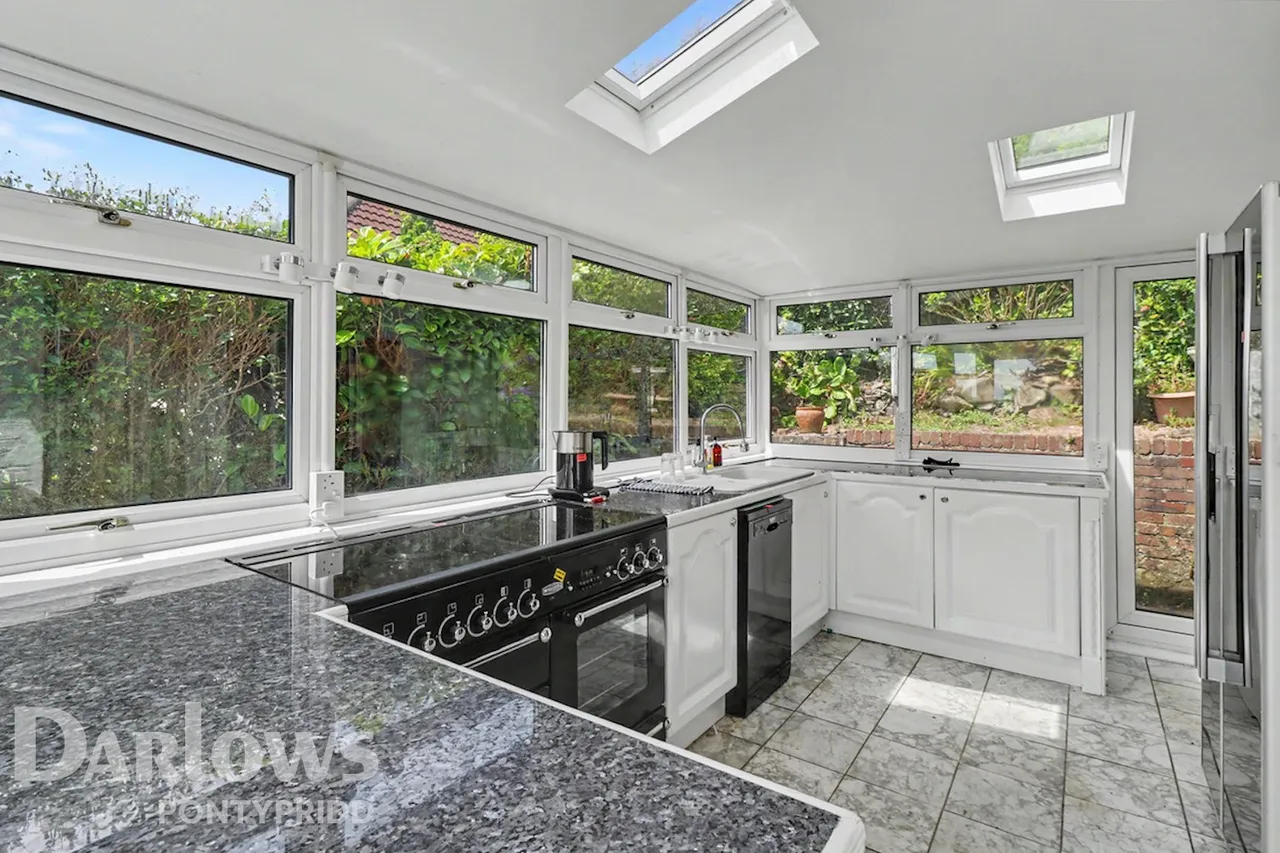 Llantrisant, Pontyclun, photo 15