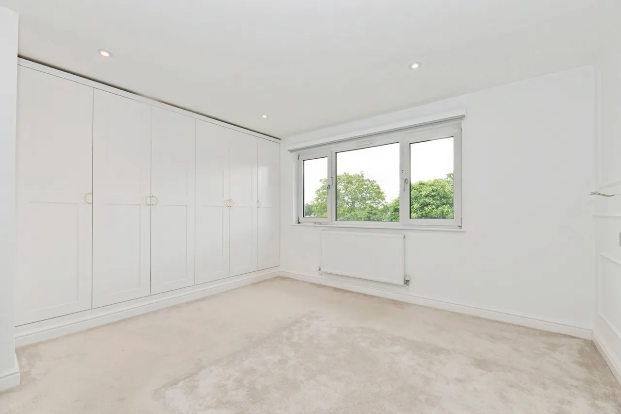 Farm Road, Esher, KT10, photo 8