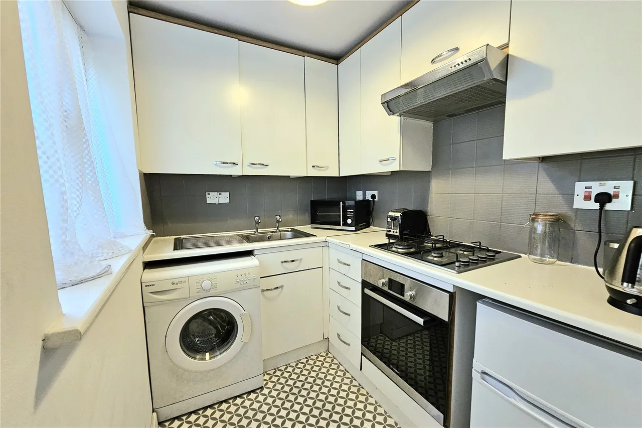 Oakfields, Alexandra Avenue, Camberley, Surrey, GU15 3BY, photo 5