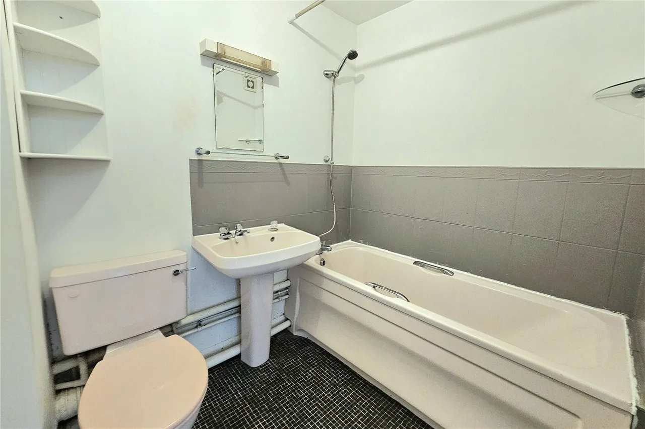 Oakfields, Alexandra Avenue, Camberley, Surrey, GU15 3BY, photo 6