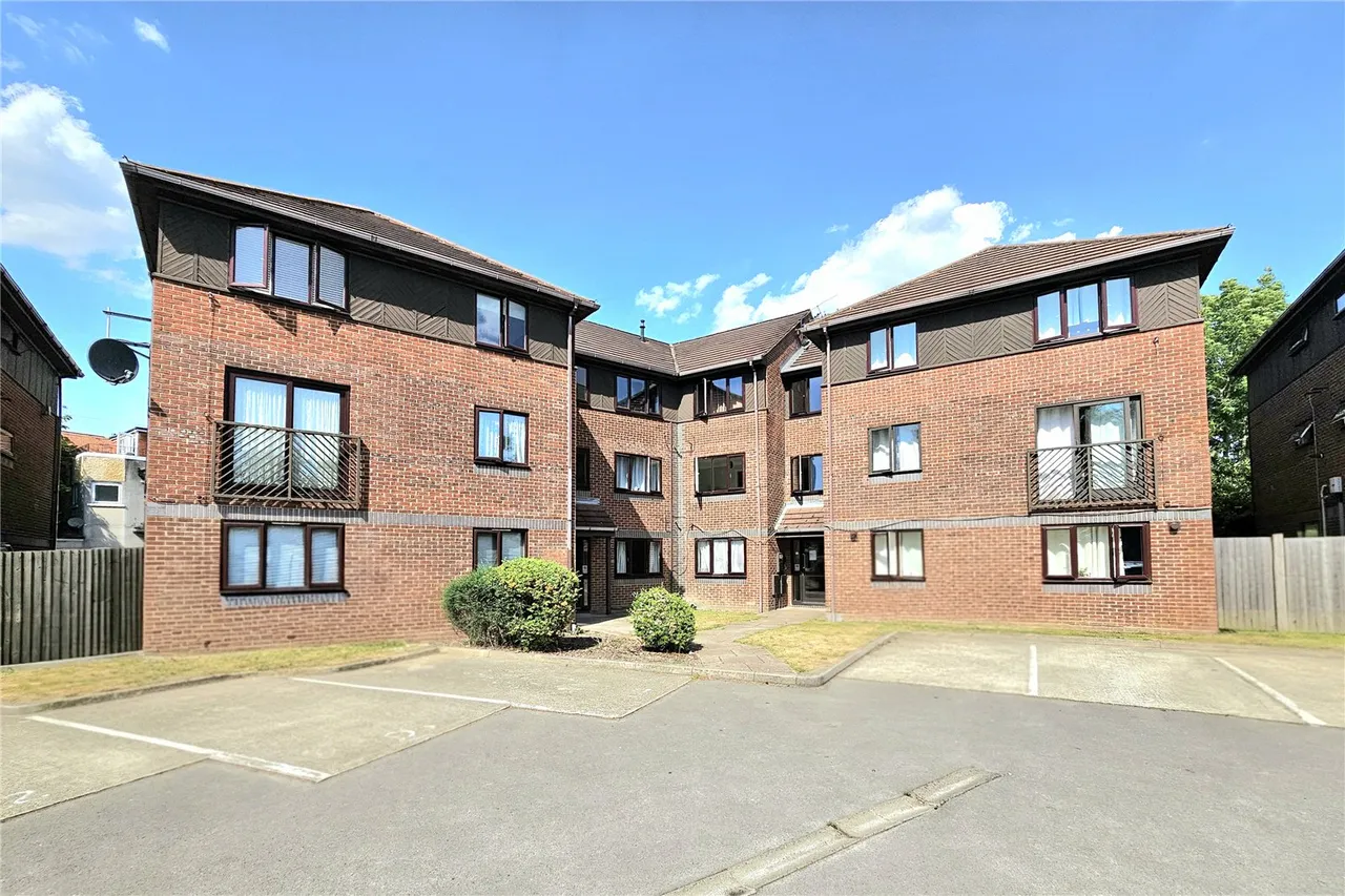 Oakfields, Alexandra Avenue, Camberley, Surrey, GU15 3BY, photo 4