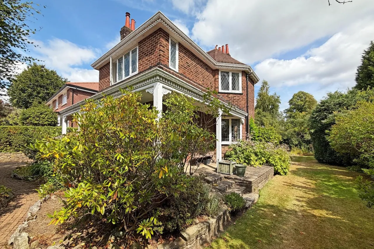 Seddon Road, Hale, Cheshire WA14 2UH, photo 33