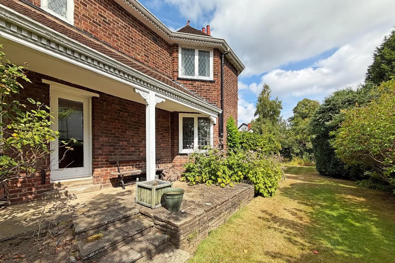 Seddon Road, Hale, Cheshire WA14 2UH, photo 32