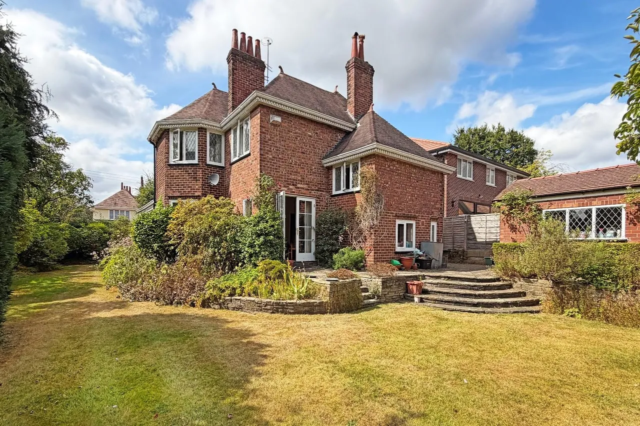 Seddon Road, Hale, Cheshire WA14 2UH, photo 2
