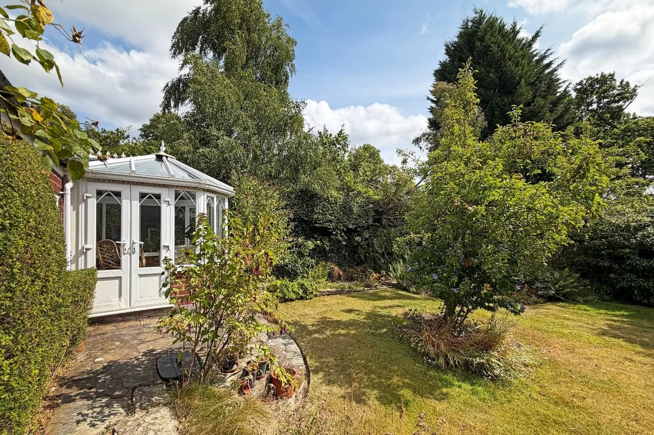 Seddon Road, Hale, Cheshire WA14 2UH, photo 27
