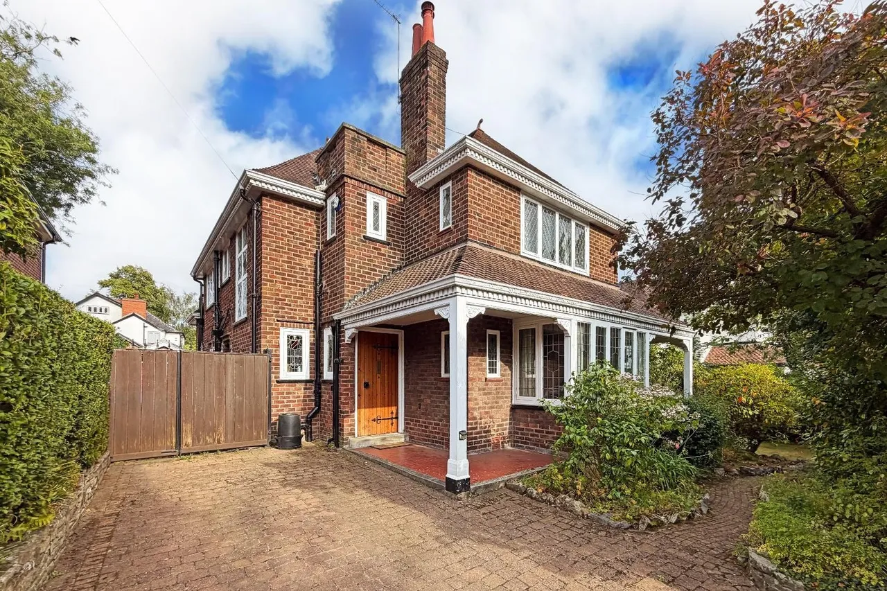 4 bed house for sale — Seddon Road, Hale, Cheshire WA14 2UH