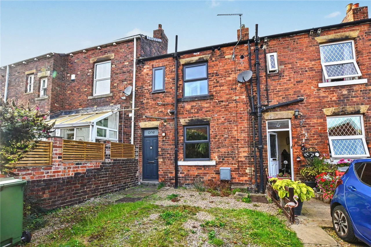 2 bed house for sale, Lands Buildings, Ossett, WF5