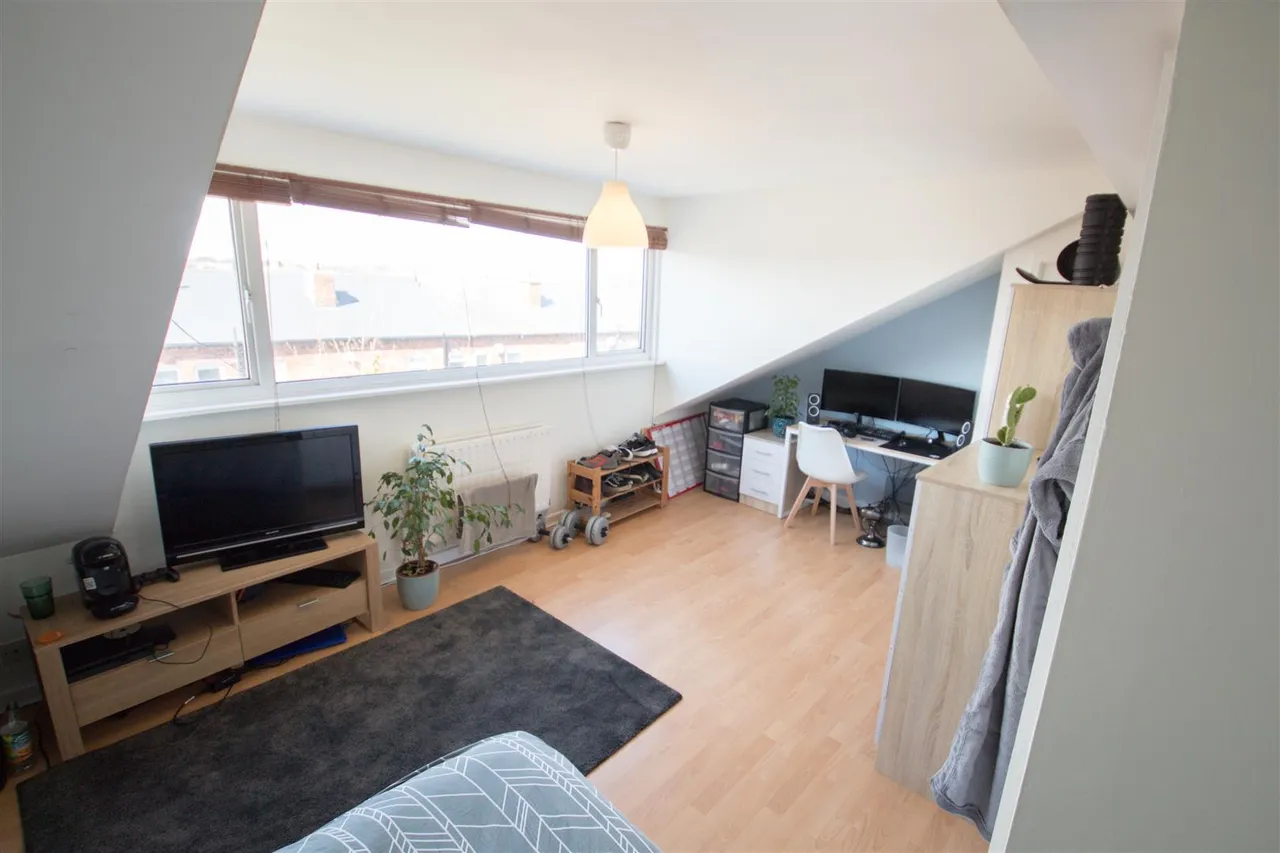 Regent Terrace, Hyde Park, LS6, photo 2