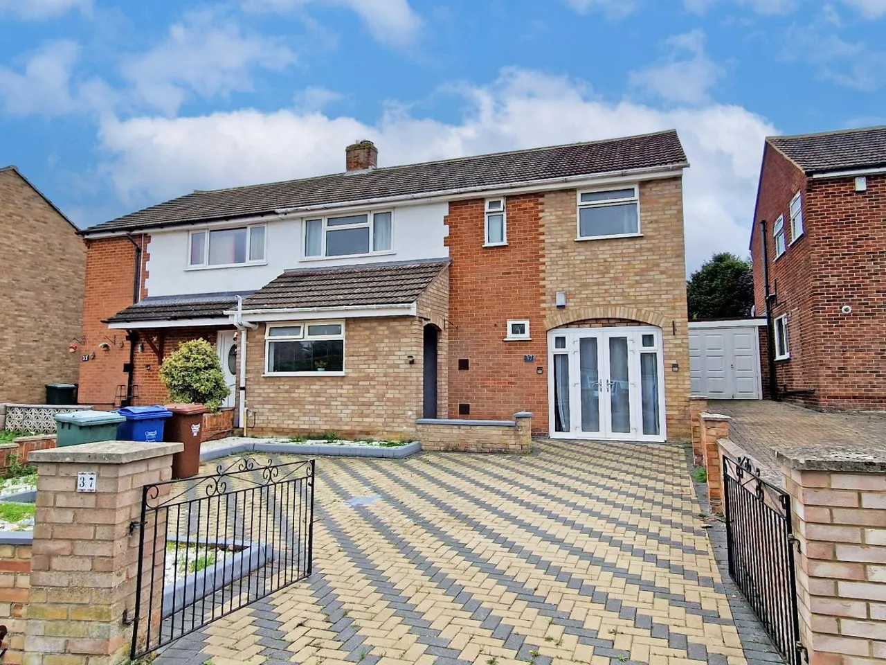 5 bed house for sale — Barry Avenue, Bicester