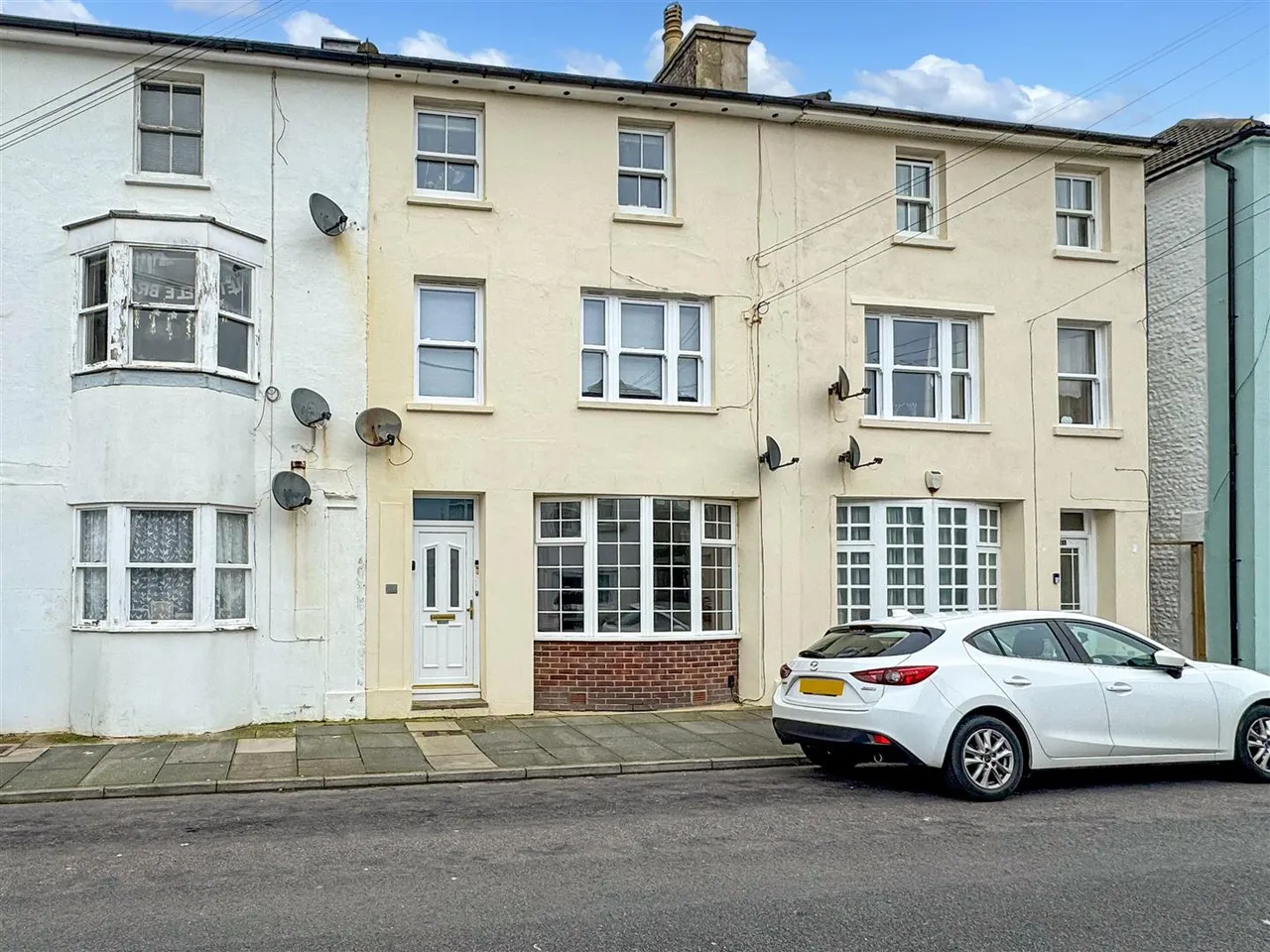 2 bed flat for sale, Western Road, Littlehampton