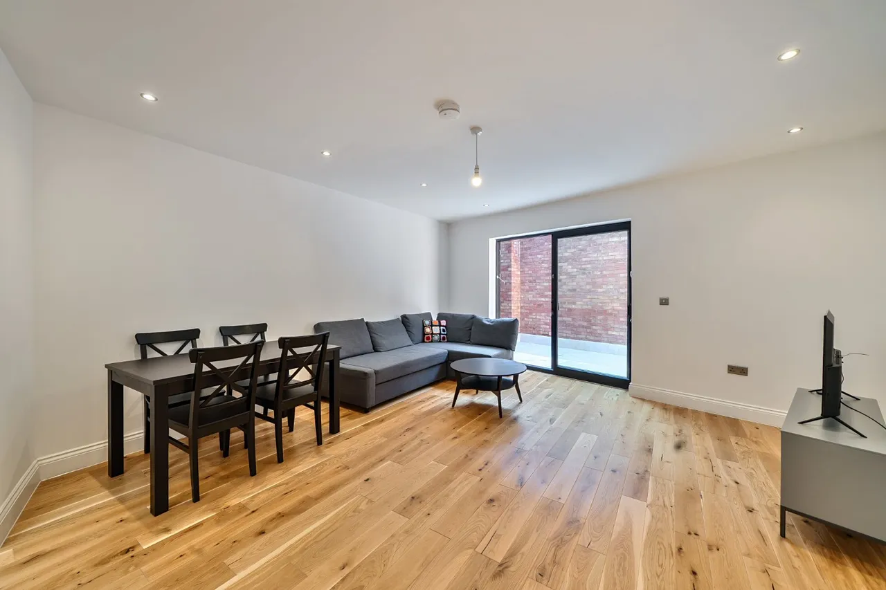 Askew Road, Shepherd's Bush, London, W12, photo 11