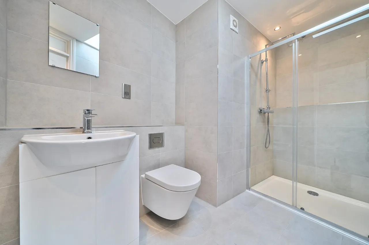 Askew Road, Shepherd's Bush, London, W12, photo 5