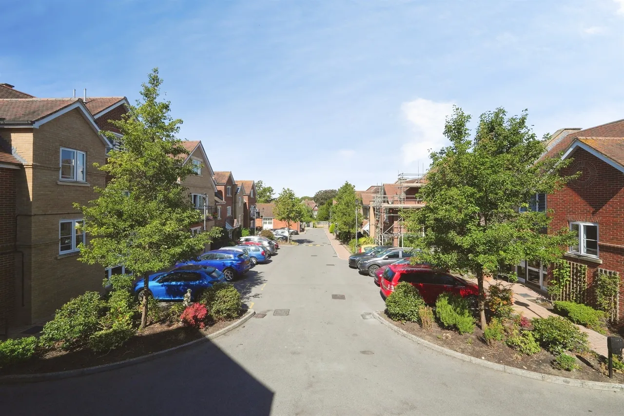 Chantry Court, Westbury, BA13, photo 10