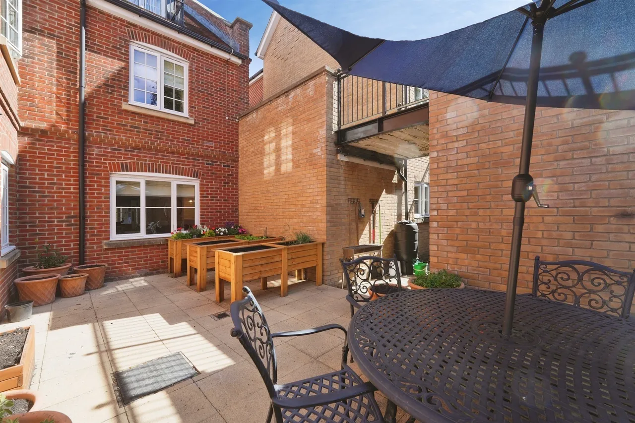 Chantry Court, Westbury, BA13, photo 13