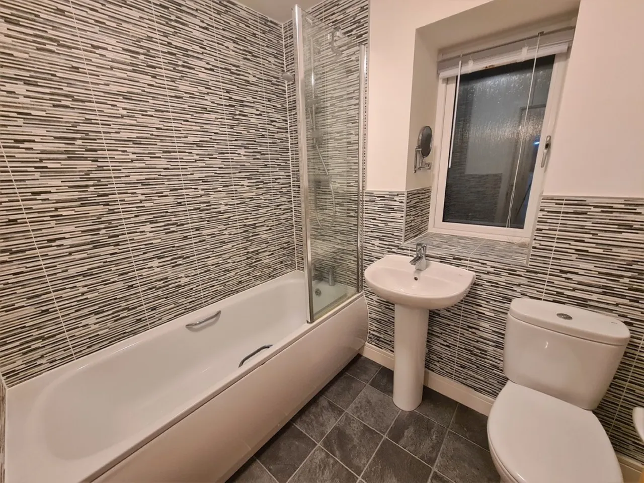 Robinsons Avenue, Pool, photo 4