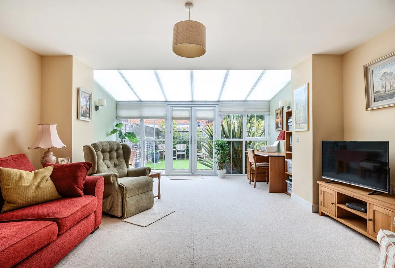 Flint Close, RH6 9QE, photo 21
