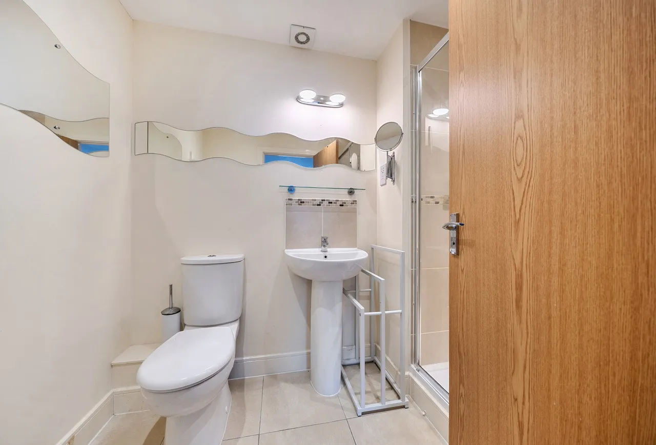 Flint Close, RH6 9QE, photo 17