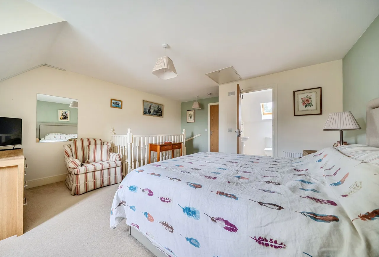 Flint Close, RH6 9QE, photo 6