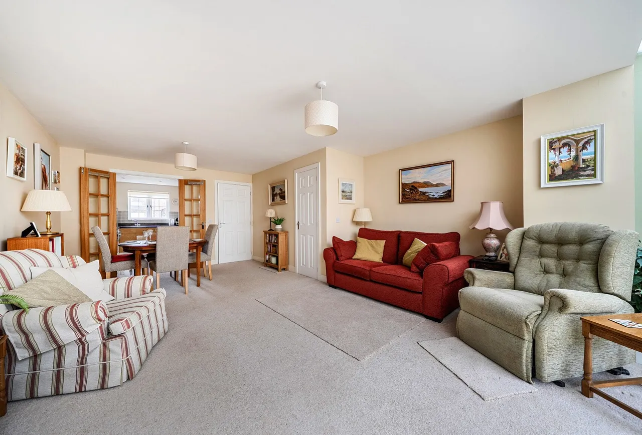 Flint Close, RH6 9QE, photo 10