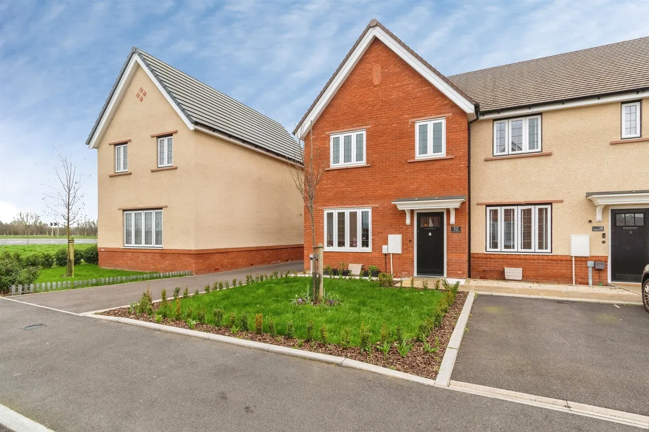 3 bed house for sale, Oregano Close, Melksham, SN12