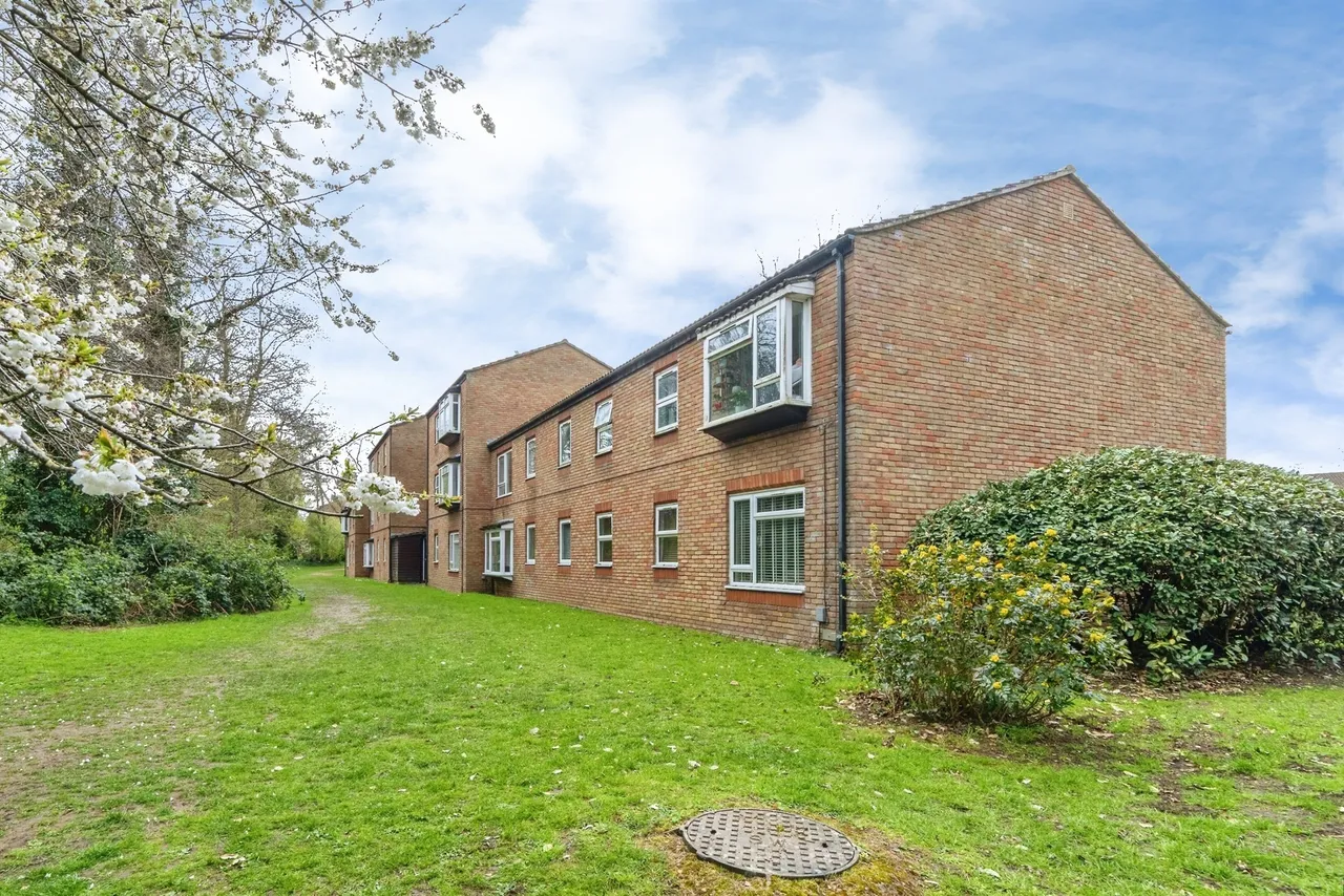 2 bed flat for sale, Baron Court, Stevenage, SG1
