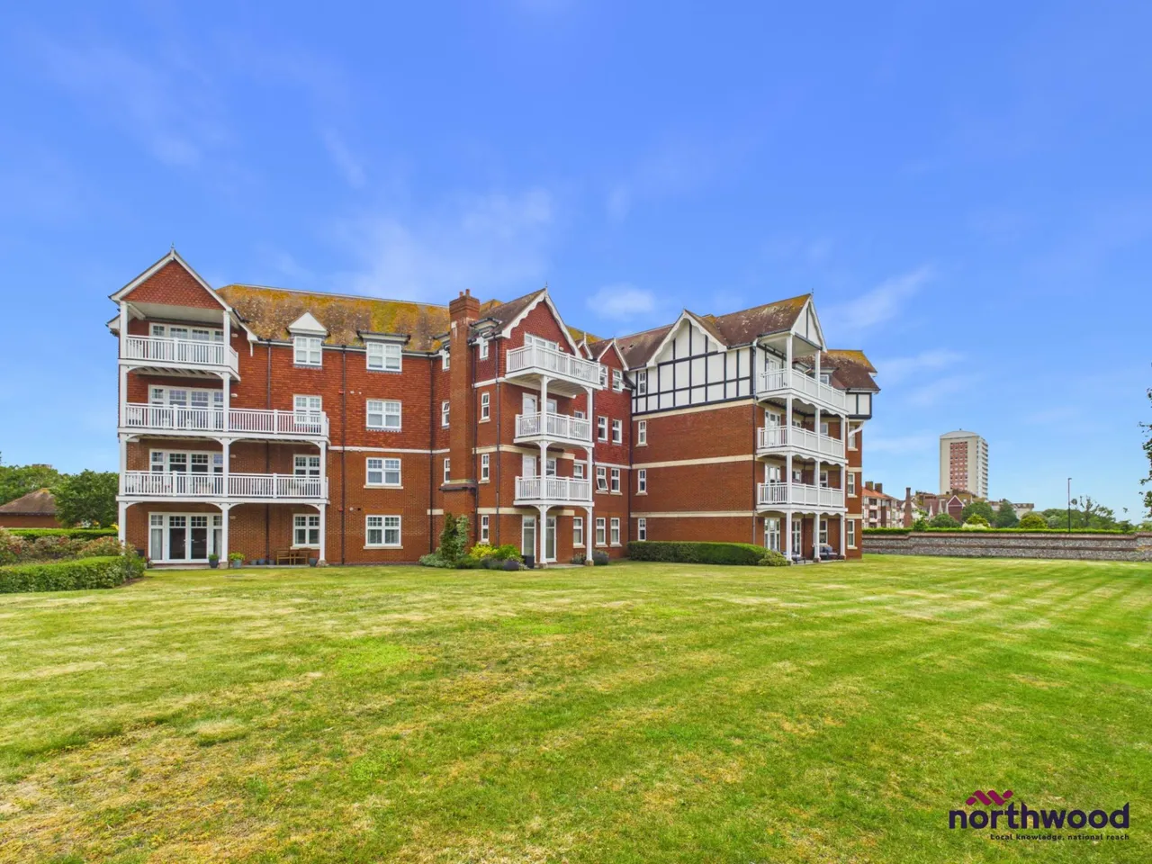 2 bed flat to rent, Darley Road, Meads, BN20