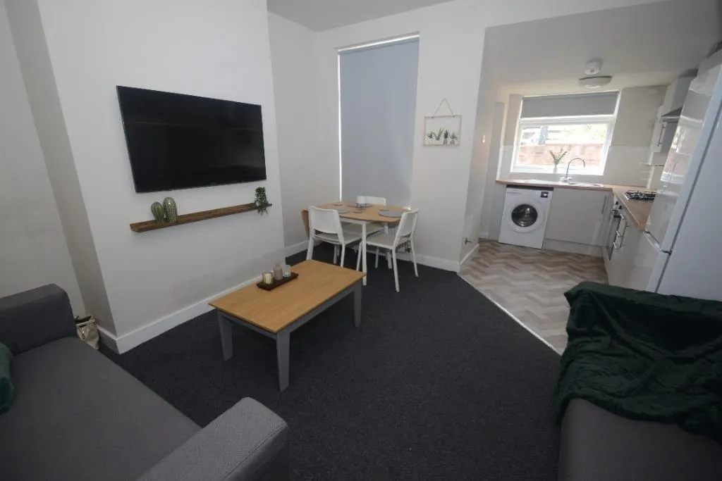 3 bed house to rent, Horton Road, Rusholme, M14