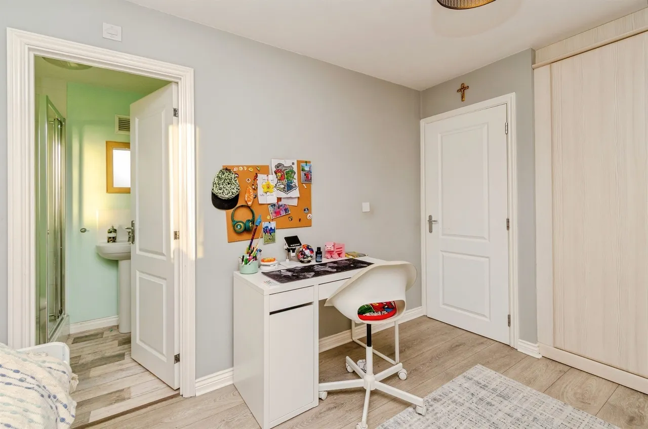 Kynance Grove, Wolverhampton, WV14, photo 12