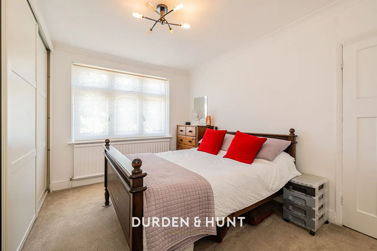 Chigwell Road, Woodford Green, IG8, photo 17