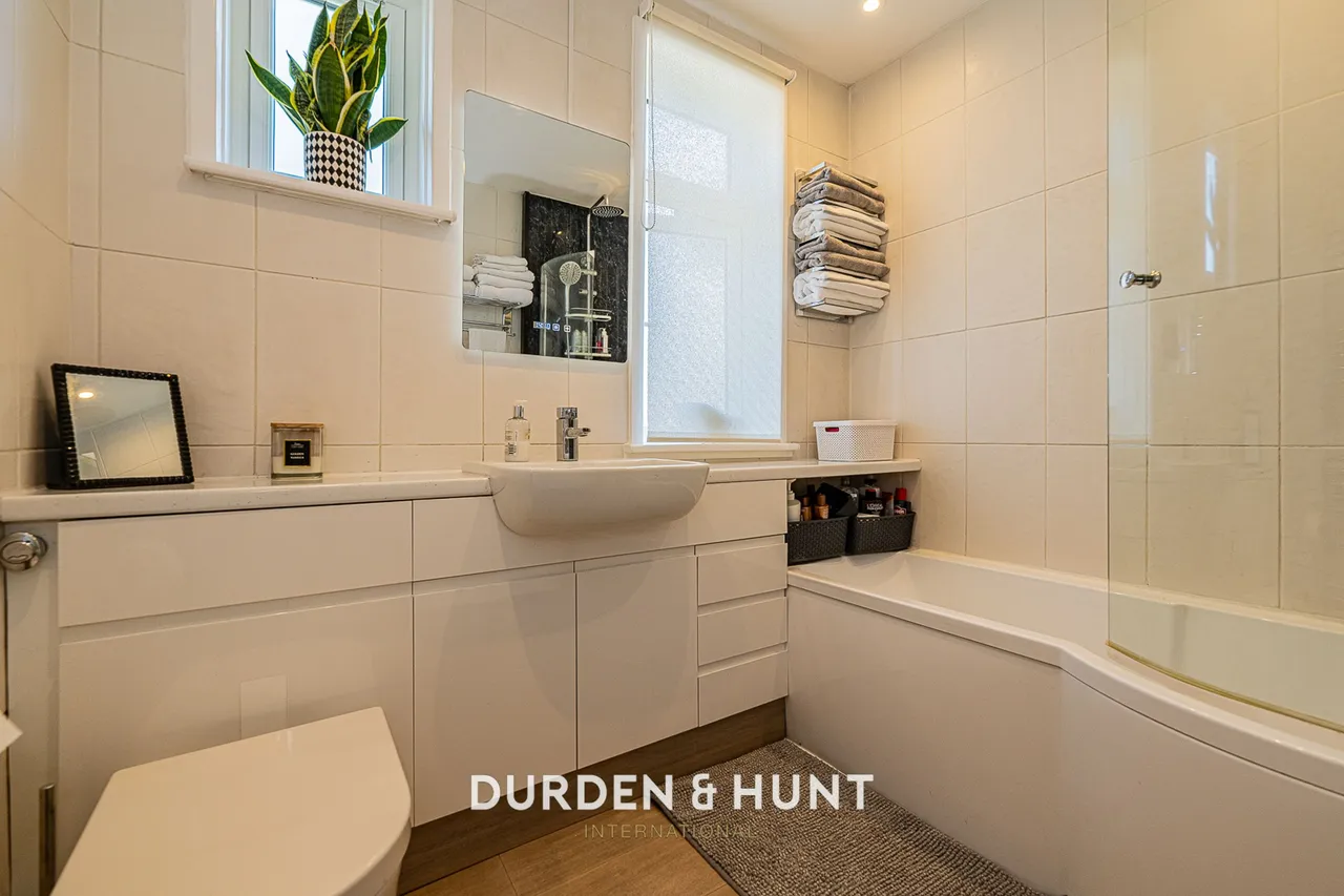 Chigwell Road, Woodford Green, IG8, photo 19