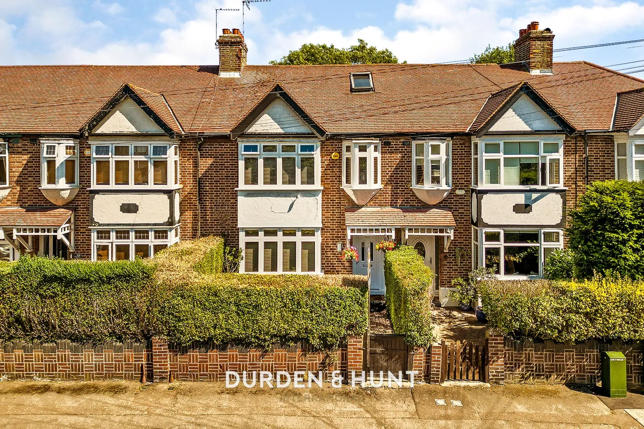 4 bed house for sale, Chigwell Road, Woodford Green, IG8