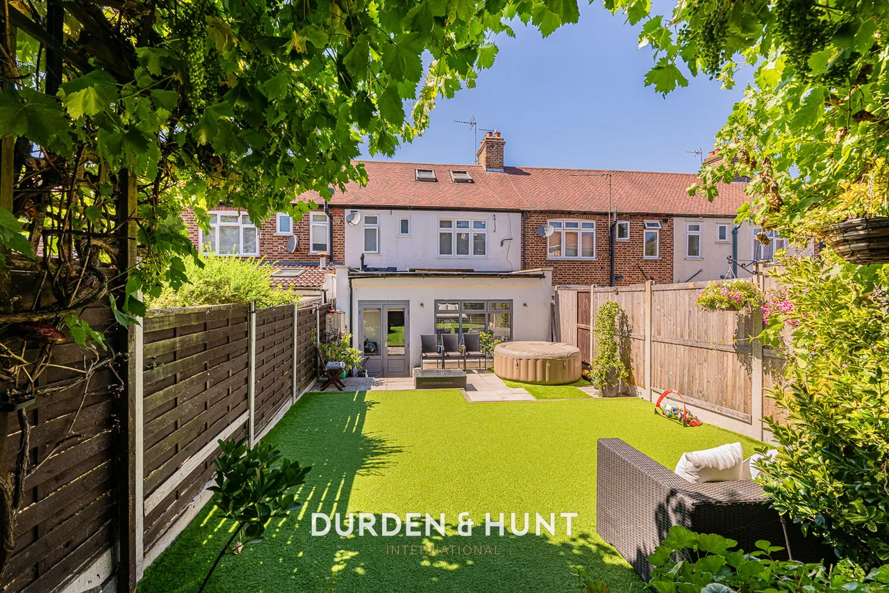 Chigwell Road, Woodford Green, IG8, photo 27