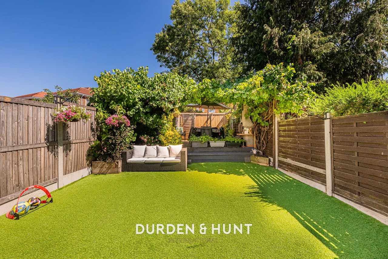 Chigwell Road, Woodford Green, IG8, photo 25
