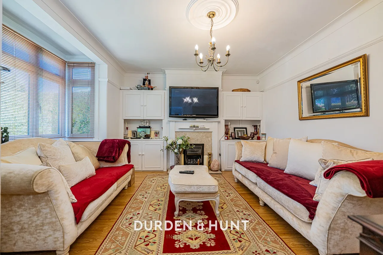 Chigwell Road, Woodford Green, IG8, photo 9